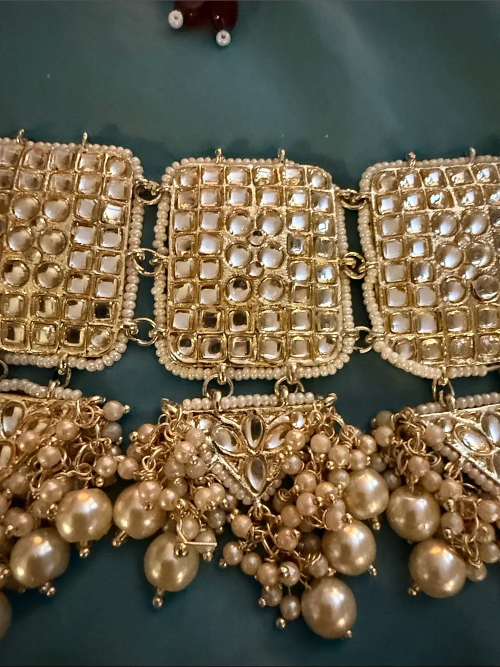 N/A elegant gold